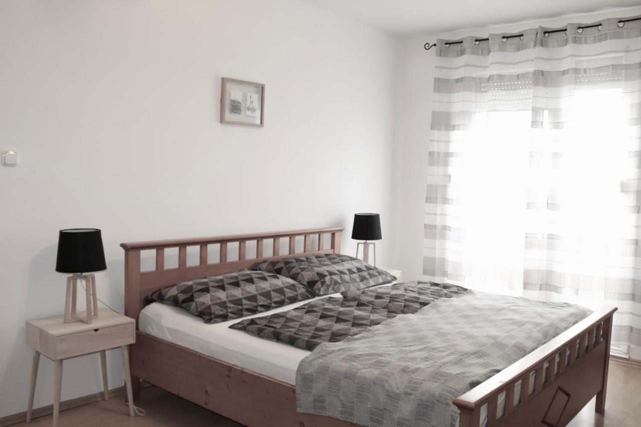 Szabadsag Apartman Pecs Exterior photo